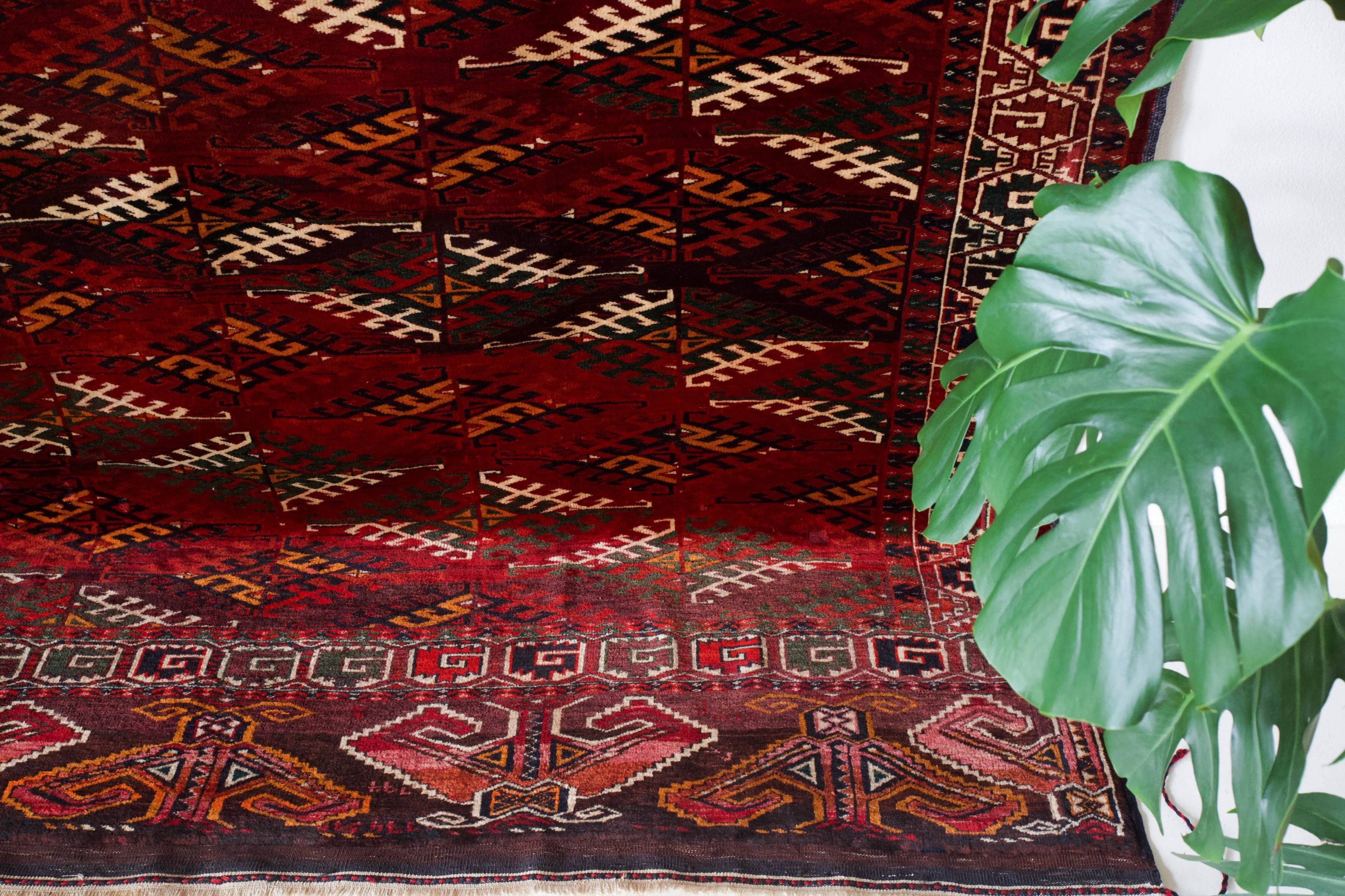 Semi-antique Turkoman Yomut Rug 6'10"x10'10"