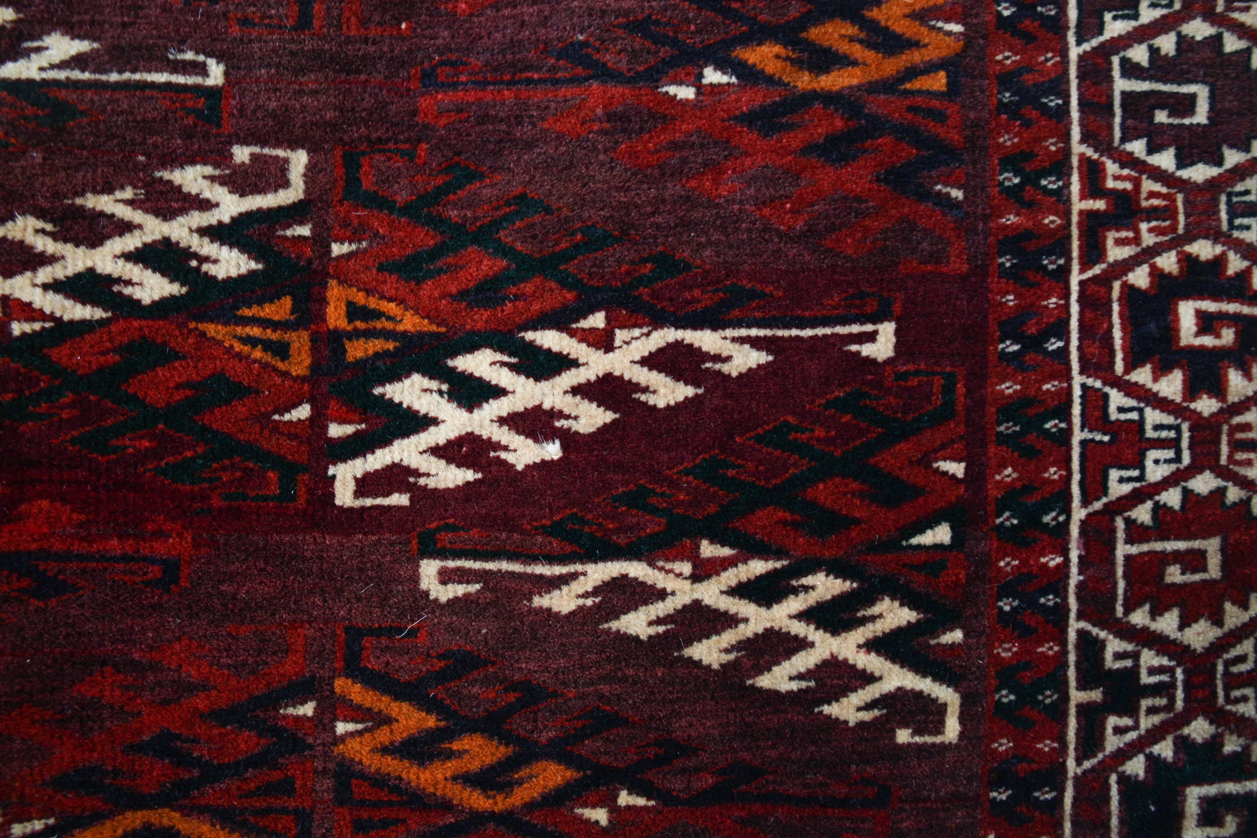 Semi-antique Turkoman Yomut Rug 6'10"x10'10"