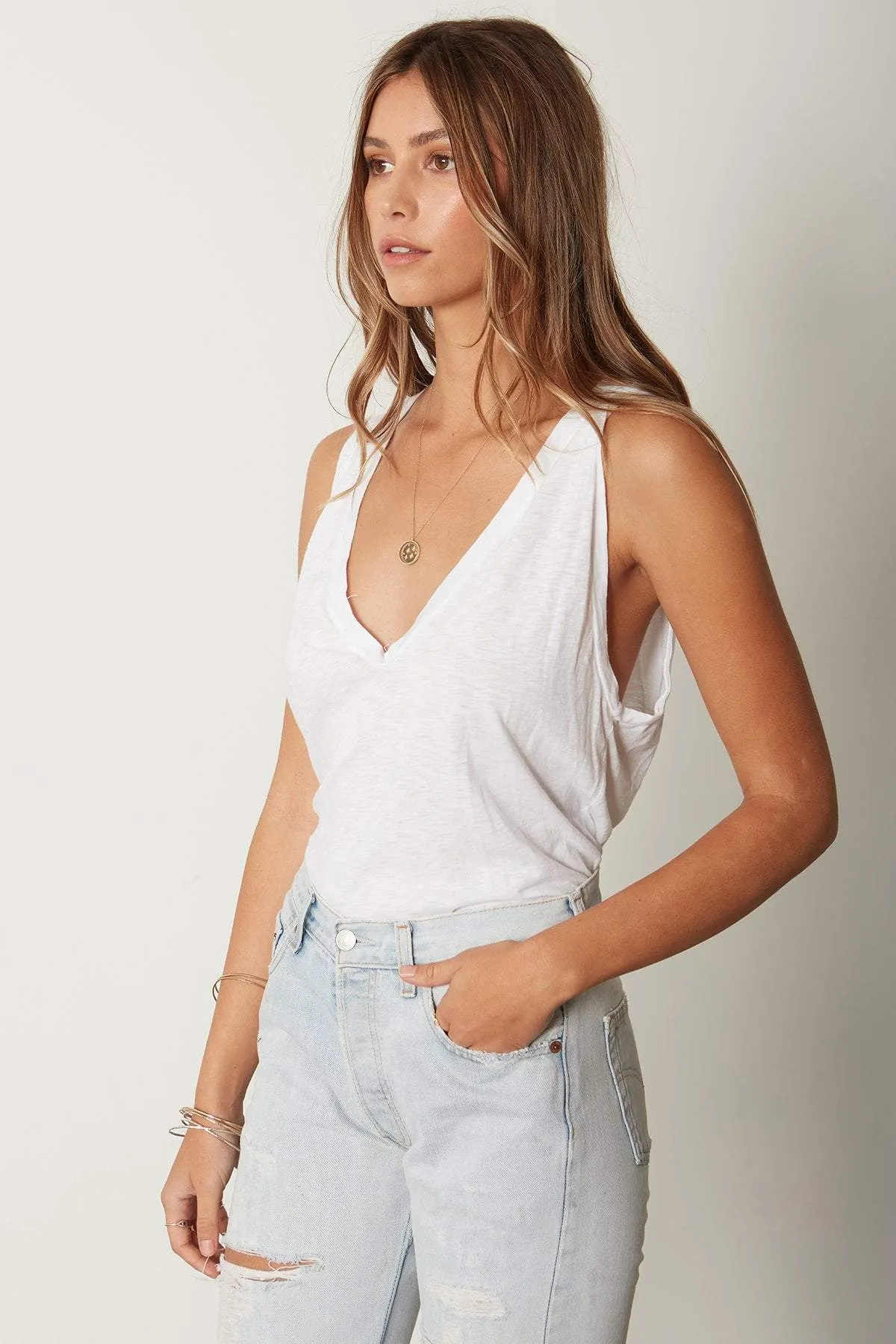 THE U NECK CROP