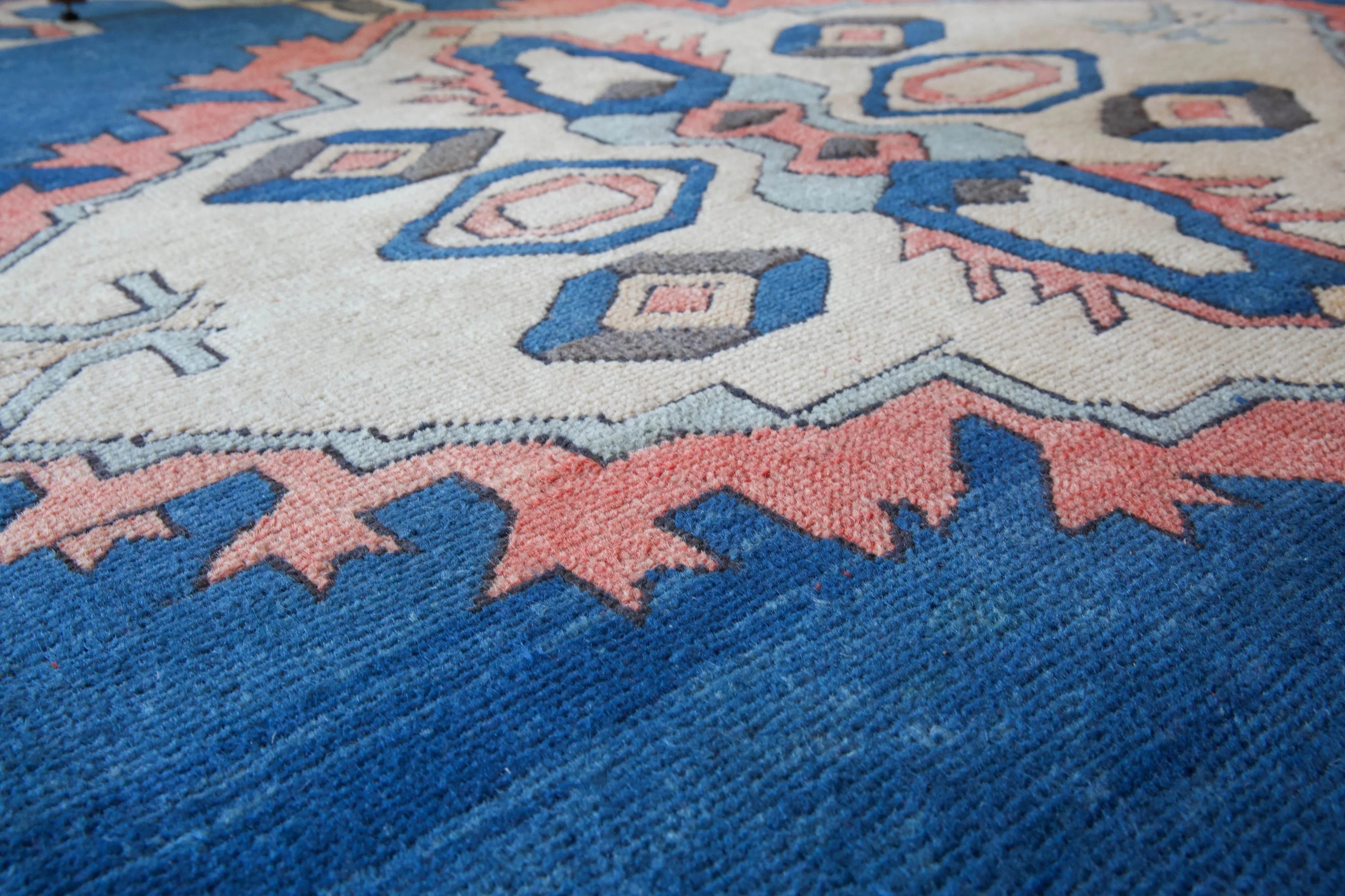 Vintage Caucasian style central Anatolian Rug 7'3"x9'10"