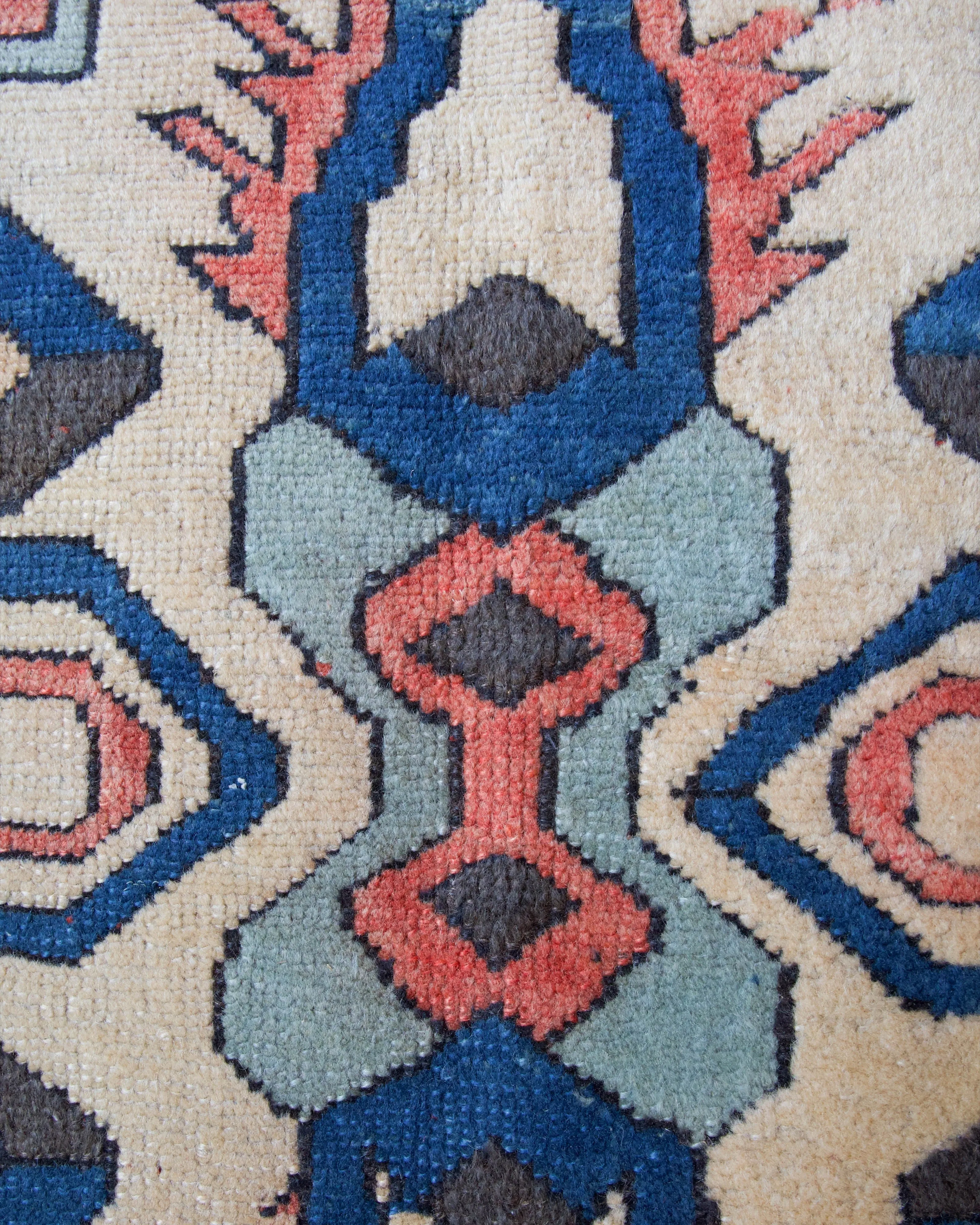 Vintage Caucasian style central Anatolian Rug 7'3"x9'10"