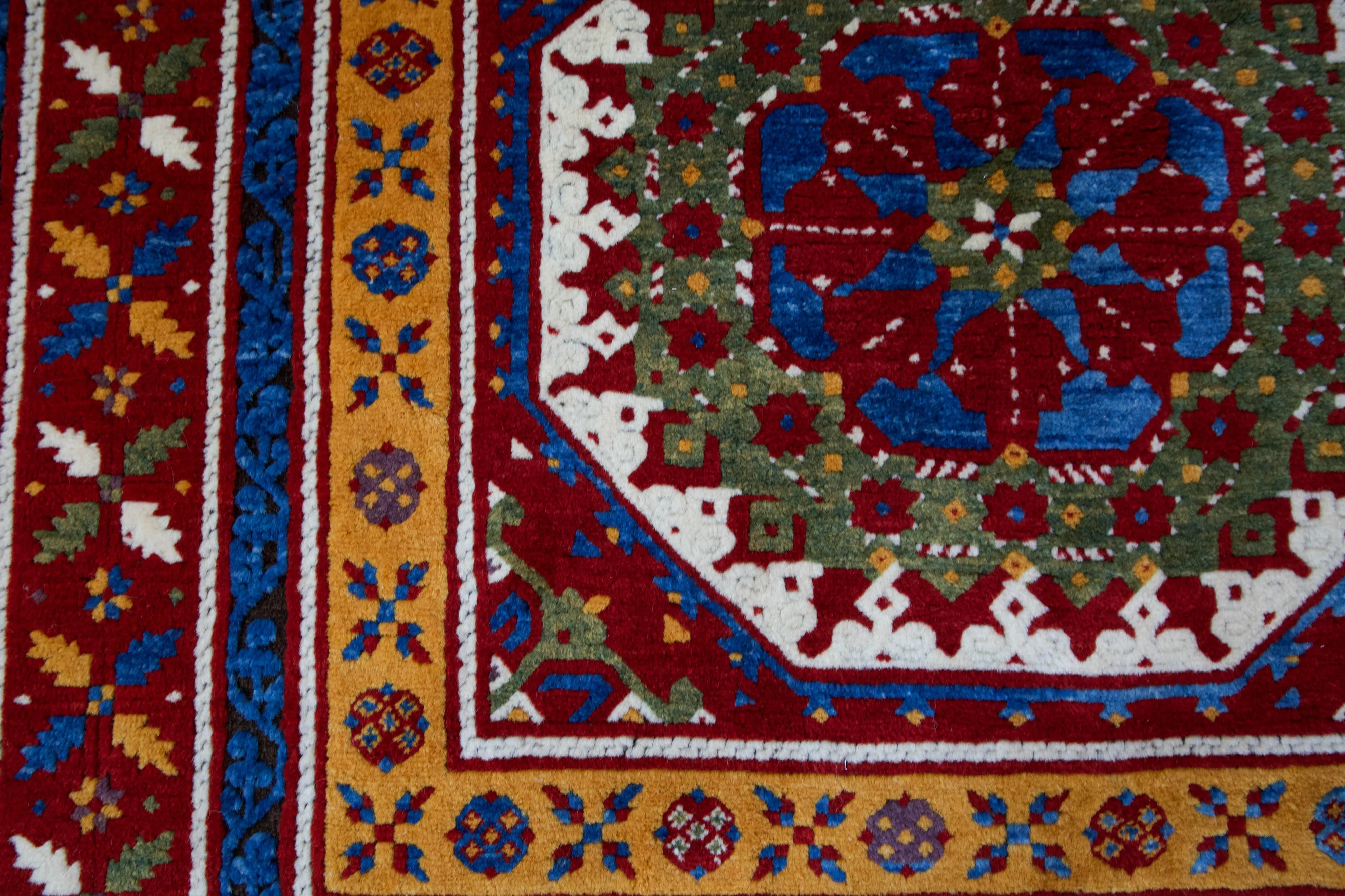 Vintage Pergamum Rug 5'5'x7'8"