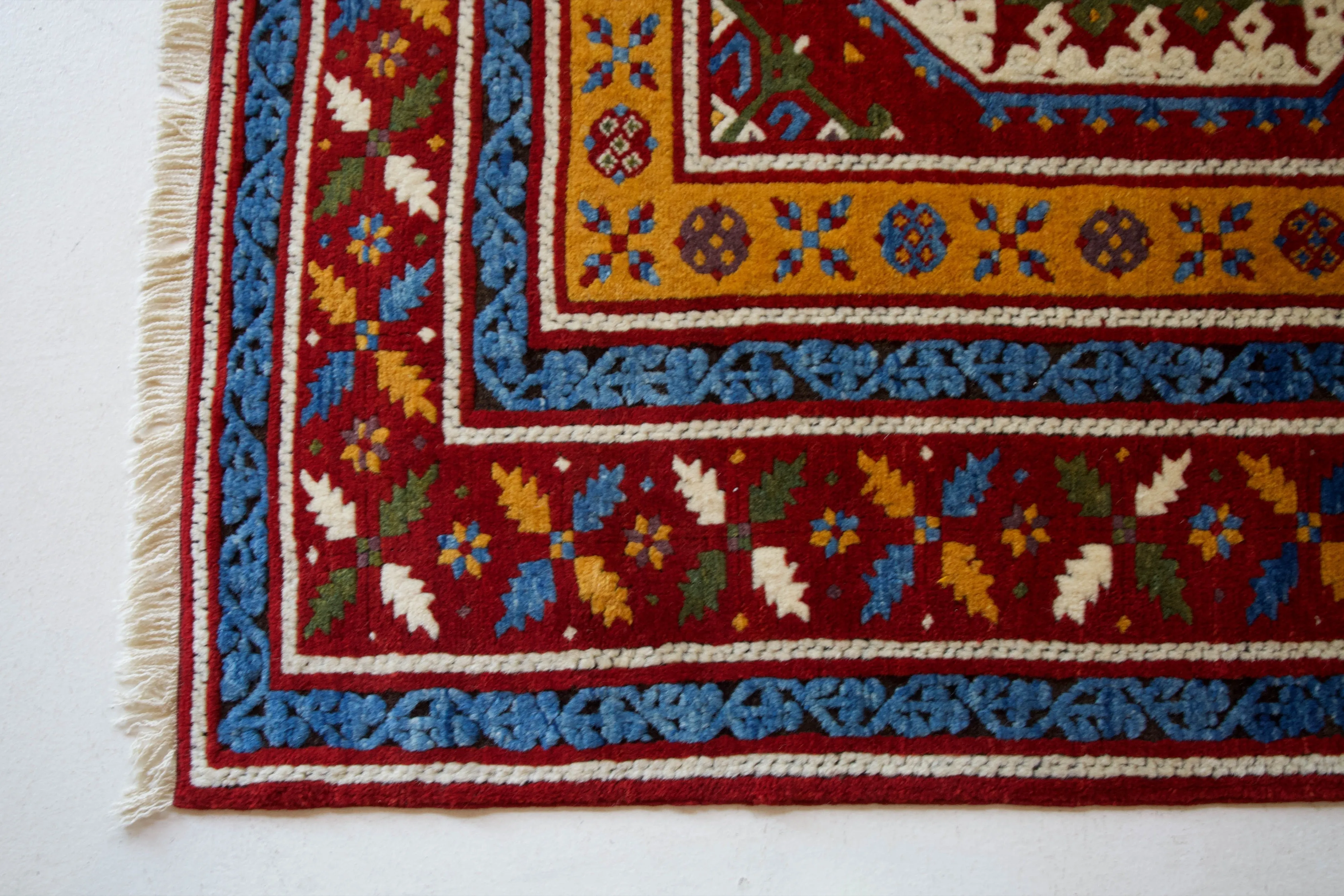 Vintage Pergamum Rug 5'5'x7'8"
