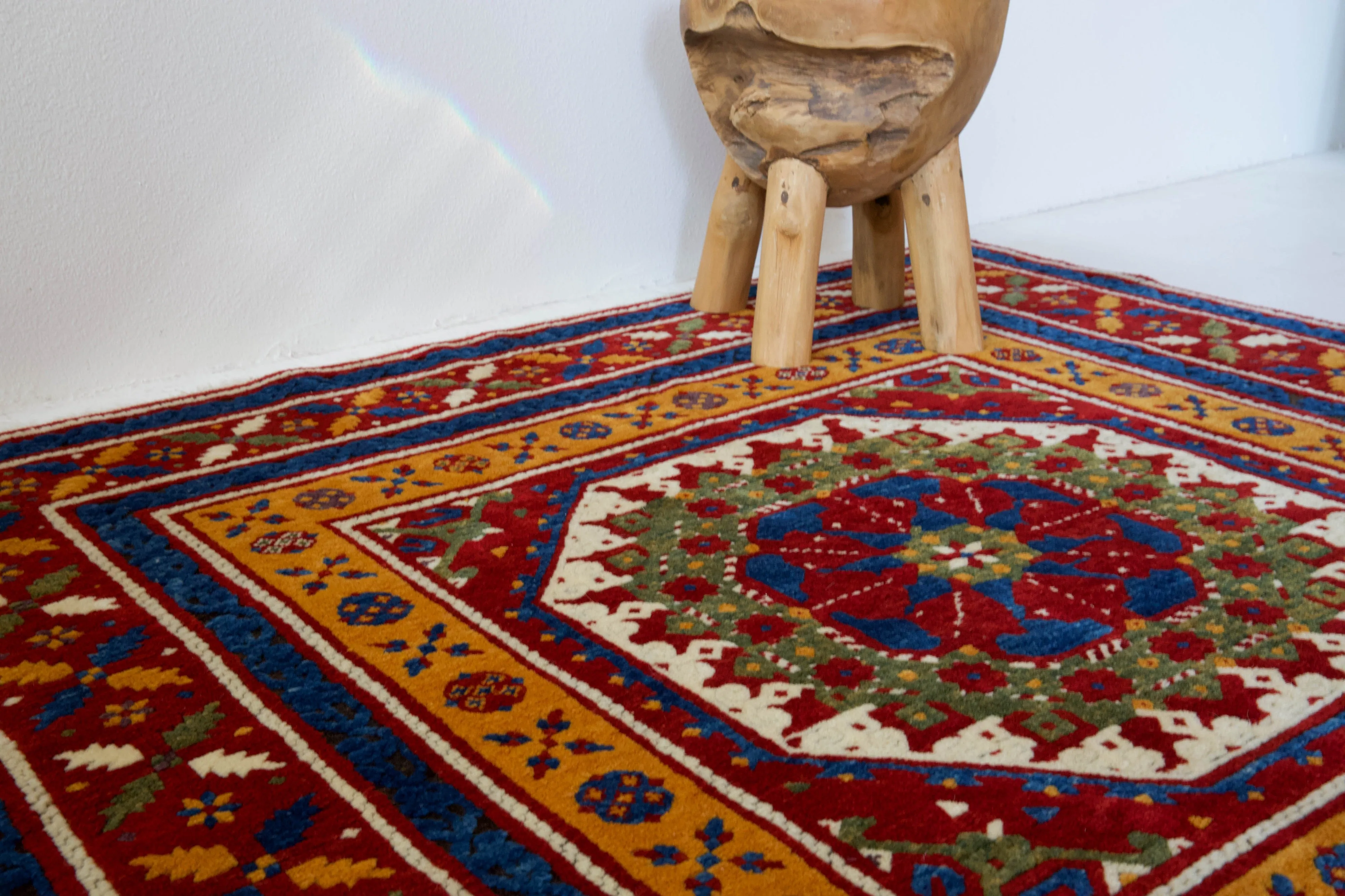 Vintage Pergamum Rug 5'5'x7'8"